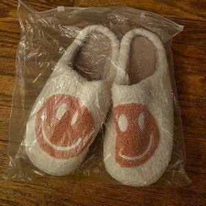 Cozy Kids' Slippers with Smiley Face Design